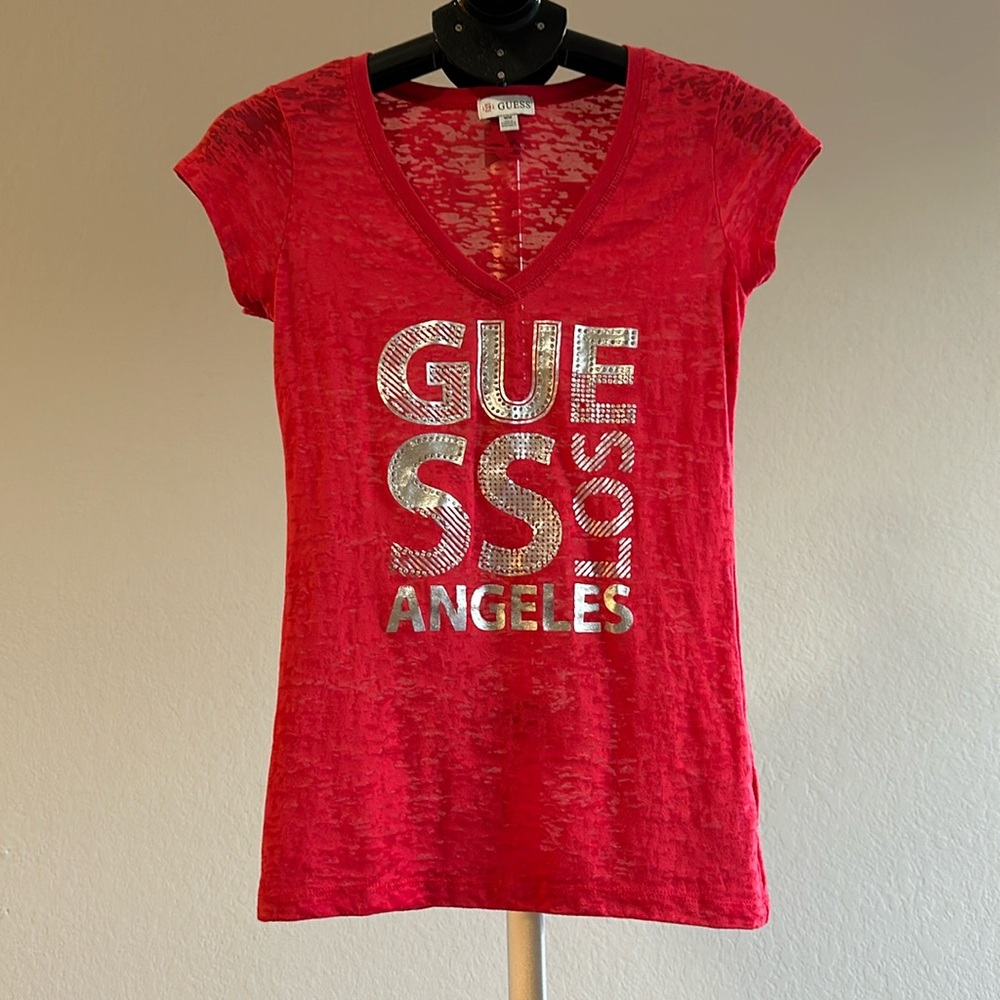 T-shirt. GUESS. Size M